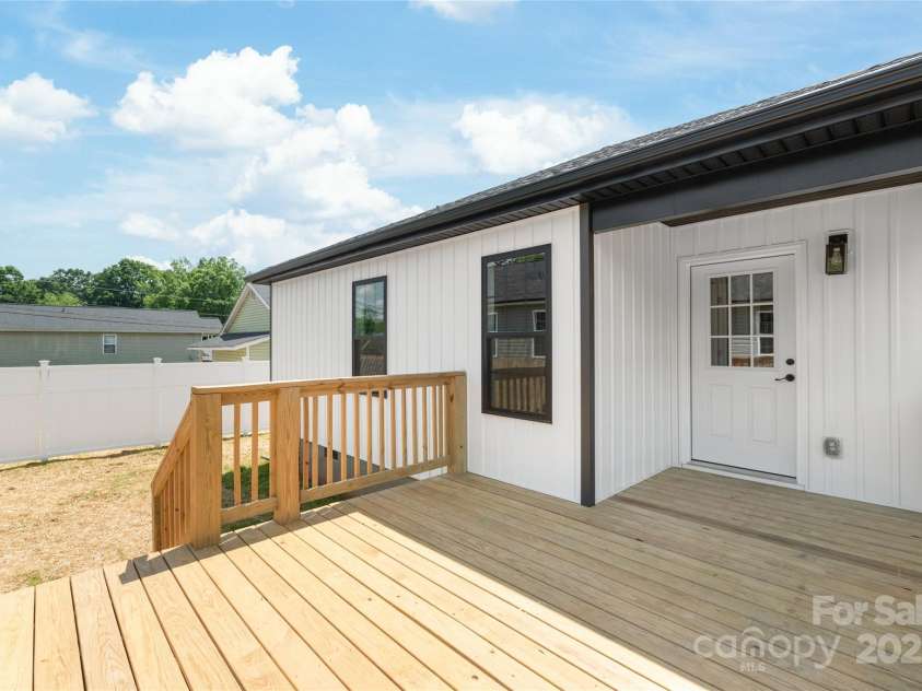 640 Central Drive, Concord, NC 28027.  MLS# CAR4251156, YatesRealty ID 14022. 