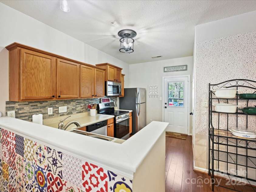 2731 Meadow Knoll Drive, Charlotte, NC 28269.  MLS# CAR4246809, YatesRealty ID 14023. 