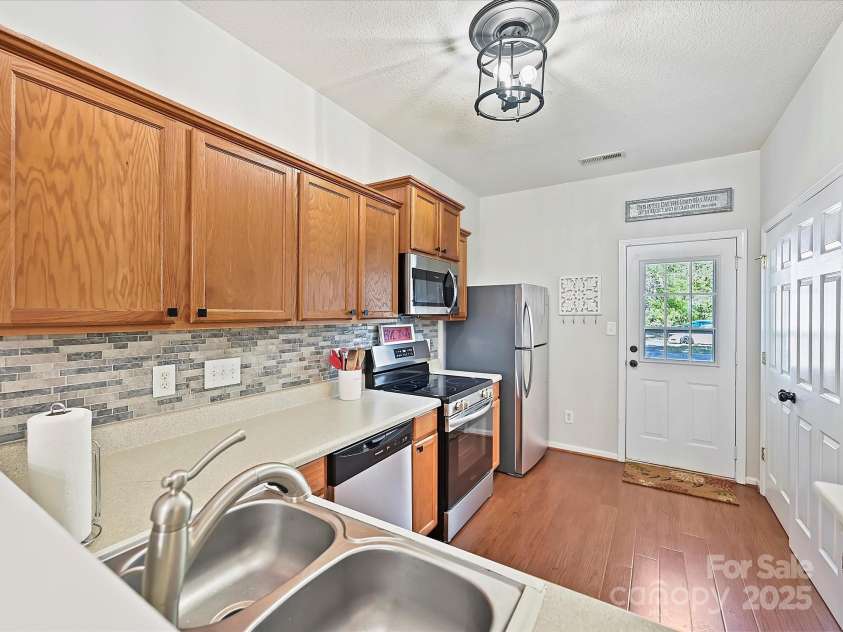 2731 Meadow Knoll Drive, Charlotte, NC 28269.  MLS# CAR4246809, YatesRealty ID 14023. 
