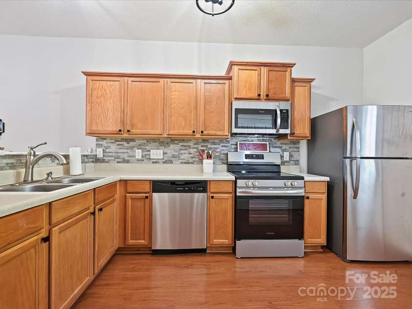 2731 Meadow Knoll Drive, Charlotte, NC 28269.  MLS# CAR4246809, YatesRealty ID 14023. 