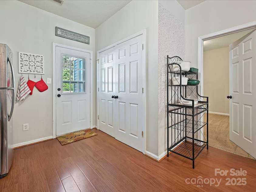 2731 Meadow Knoll Drive, Charlotte, NC 28269.  MLS# CAR4246809, YatesRealty ID 14023. 
