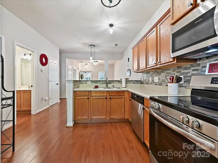 2731 Meadow Knoll Drive, Charlotte, NC 28269.  MLS# CAR4246809, YatesRealty ID 14023. 