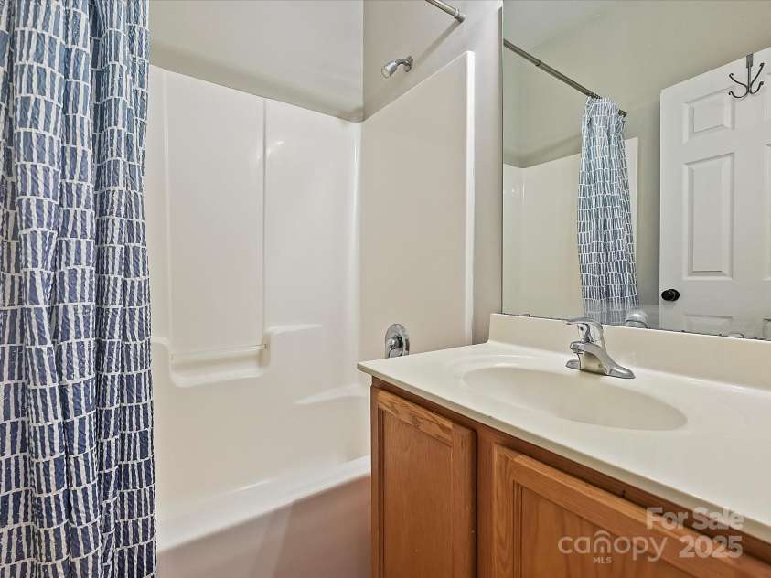 2731 Meadow Knoll Drive, Charlotte, NC 28269.  MLS# CAR4246809, YatesRealty ID 14023. 