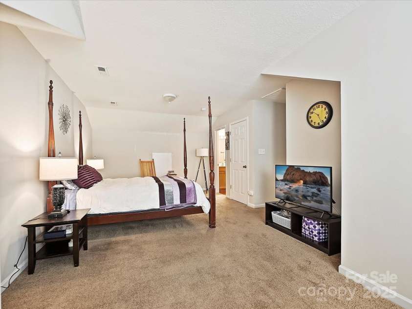 2731 Meadow Knoll Drive, Charlotte, NC 28269.  MLS# CAR4246809, YatesRealty ID 14023. 