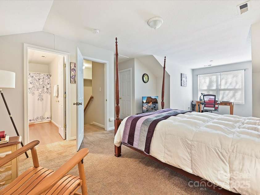2731 Meadow Knoll Drive, Charlotte, NC 28269.  MLS# CAR4246809, YatesRealty ID 14023. 