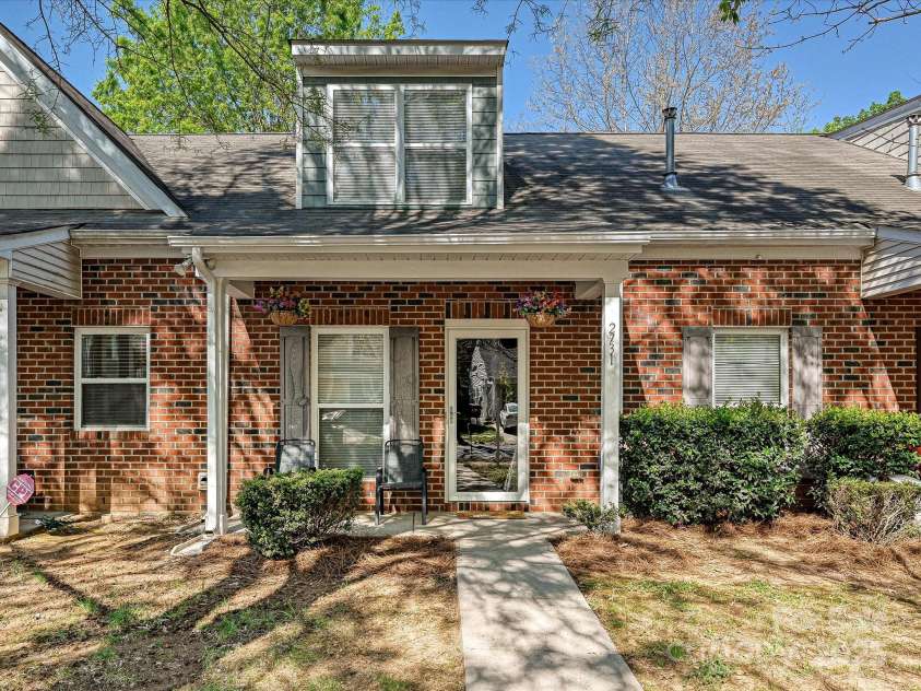 2731 Meadow Knoll Drive, Charlotte, NC 28269.  MLS# CAR4246809, YatesRealty ID 14023. 
