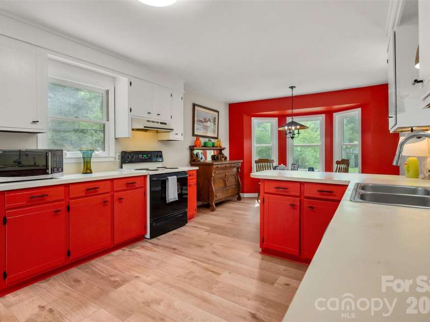 5219 New Town Road, Waxhaw, NC 28173.  MLS# CAR4355983, YatesRealty ID 14024. Open Kitchen 