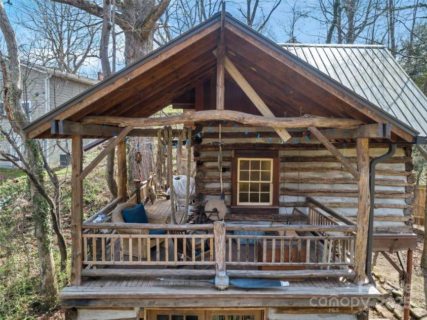 88 Craggy Avenue, Asheville, NC 28806.  MLS# CAR4245954, YatesRealty ID 14024. 