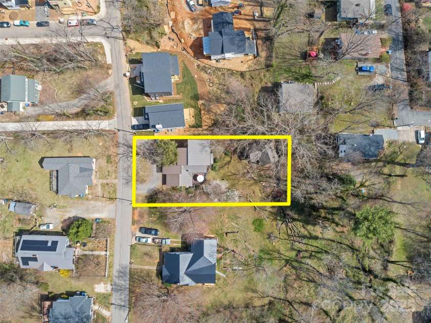 88 Craggy Avenue, Asheville, NC 28806.  MLS# CAR4245954, YatesRealty ID 14024. 