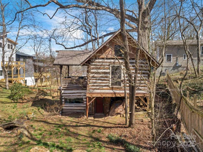 88 Craggy Avenue, Asheville, NC 28806.  MLS# CAR4245954, YatesRealty ID 14024. 