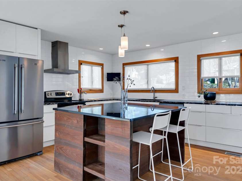 88 Craggy Avenue, Asheville, NC 28806.  MLS# CAR4245954, YatesRealty ID 14024. 