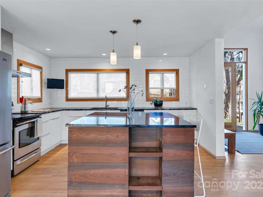 88 Craggy Avenue, Asheville, NC 28806.  MLS# CAR4245954, YatesRealty ID 14024. 