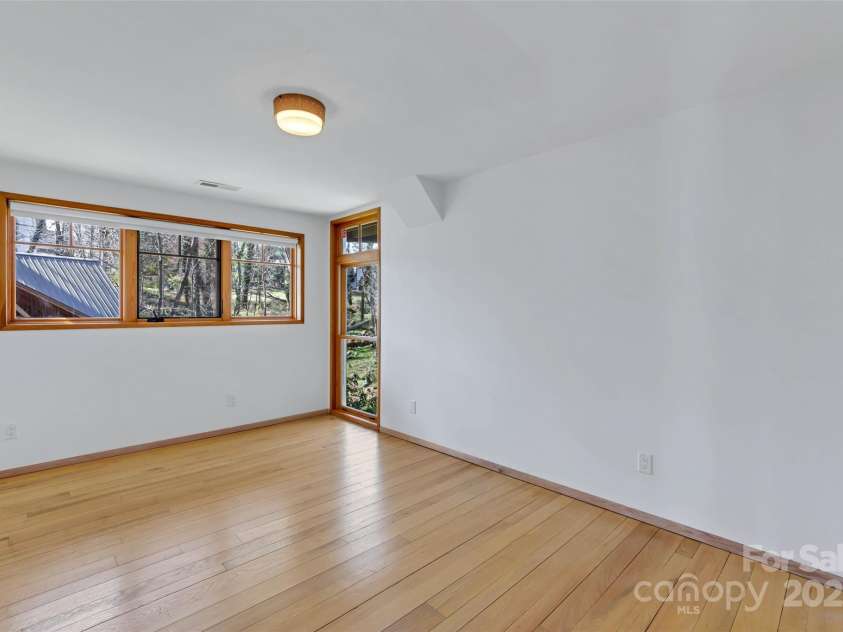 88 Craggy Avenue, Asheville, NC 28806.  MLS# CAR4245954, YatesRealty ID 14024. 