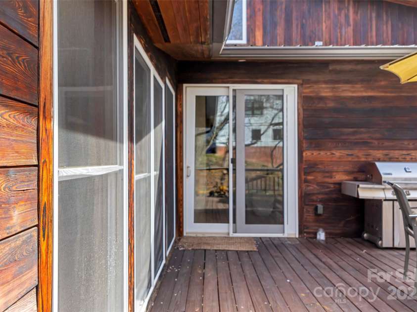 88 Craggy Avenue, Asheville, NC 28806.  MLS# CAR4245954, YatesRealty ID 14024. 