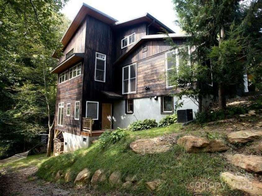 88 Craggy Avenue, Asheville, NC 28806.  MLS# CAR4245954, YatesRealty ID 14024. 