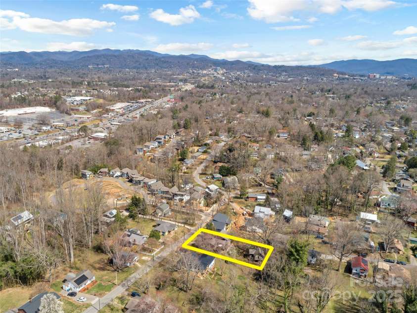 88 Craggy Avenue, Asheville, NC 28806.  MLS# CAR4245954, YatesRealty ID 14024. Proximity ro downtown