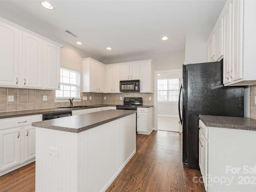 10008 King George Lane, Waxhaw, NC 28173.  MLS# CAR4257017, YatesRealty ID 14025. 