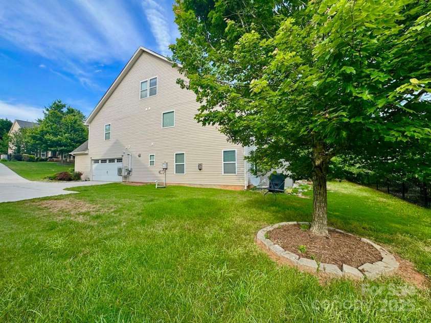 282 Fischer Road, Fort Mill, SC 29175.  MLS# CAR4254073, YatesRealty ID 14026. 