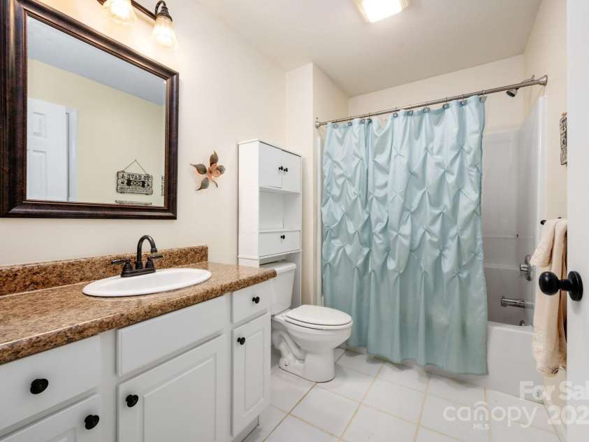 206 Carrington Place, Arden, NC 28704.  MLS# CAR4249528, YatesRealty ID 14027. Full bath with tub combo