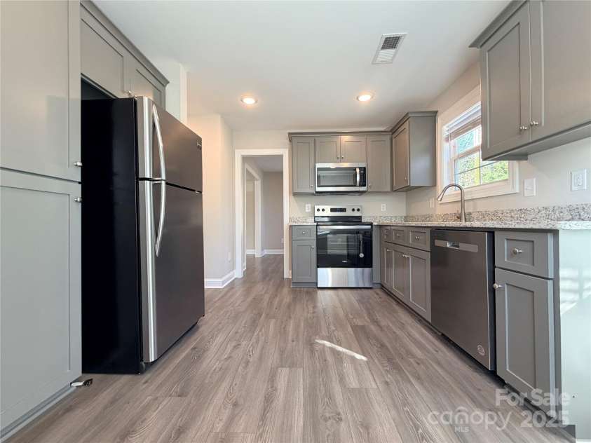 921 Pineridge Street, Concord, NC 28025.  MLS# CAR4331107, YatesRealty ID 1403. Kitchen