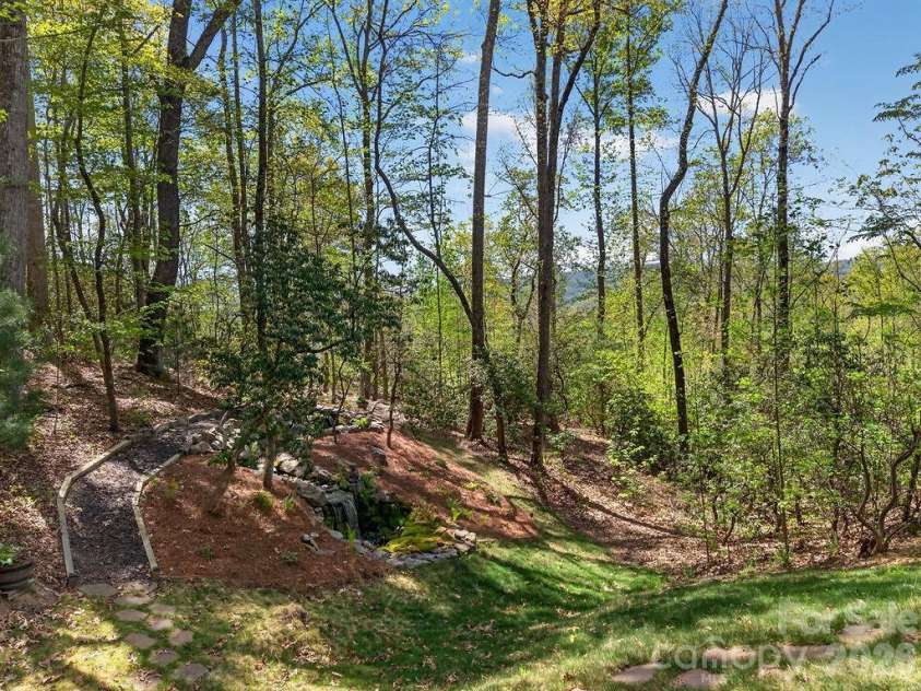 67 Little Sunset Court, Hendersonville, NC 28739.  MLS# CAR4371950, YatesRealty ID 14030. 