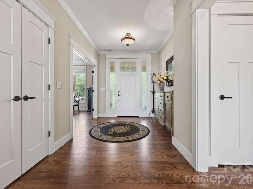 67 Little Sunset Court, Hendersonville, NC 28739.  MLS# CAR4371950, YatesRealty ID 14030. 