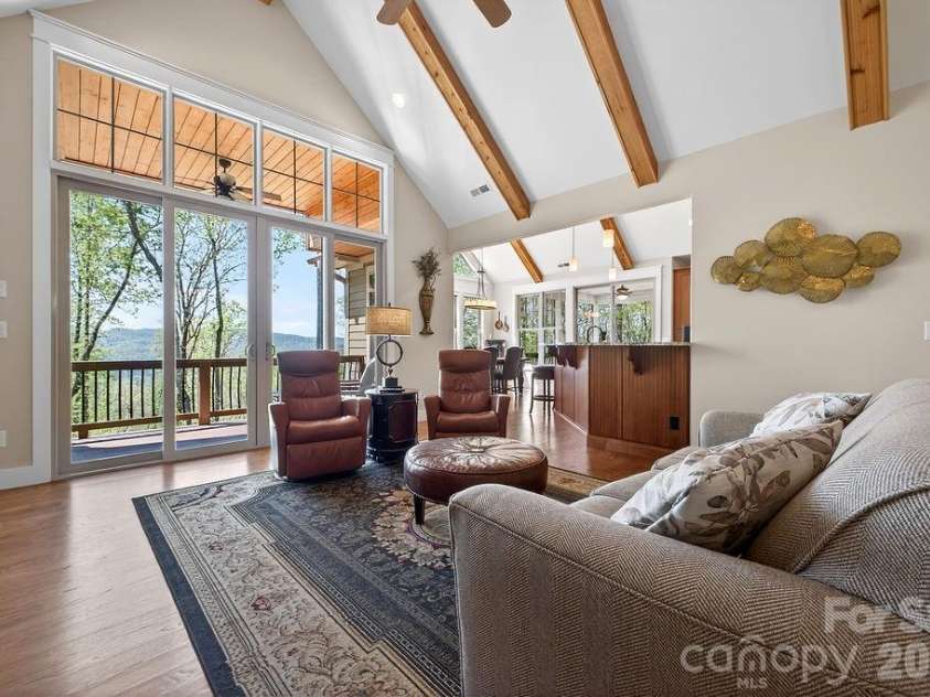 67 Little Sunset Court, Hendersonville, NC 28739.  MLS# CAR4371950, YatesRealty ID 14030. 
