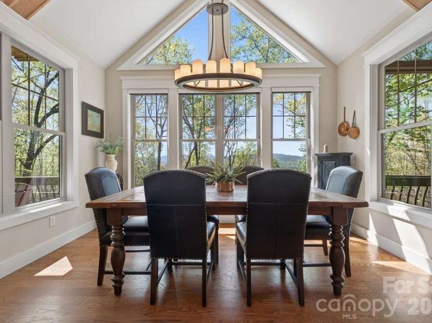 67 Little Sunset Court, Hendersonville, NC 28739.  MLS# CAR4371950, YatesRealty ID 14030. 