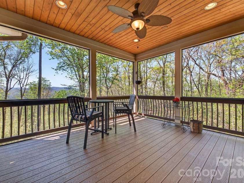 67 Little Sunset Court, Hendersonville, NC 28739.  MLS# CAR4371950, YatesRealty ID 14030. 