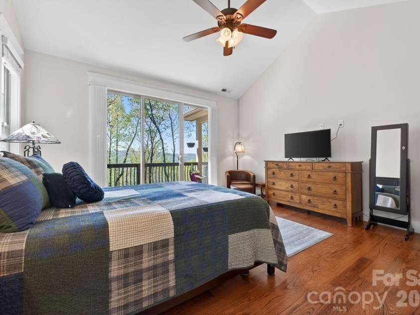 67 Little Sunset Court, Hendersonville, NC 28739.  MLS# CAR4371950, YatesRealty ID 14030. 