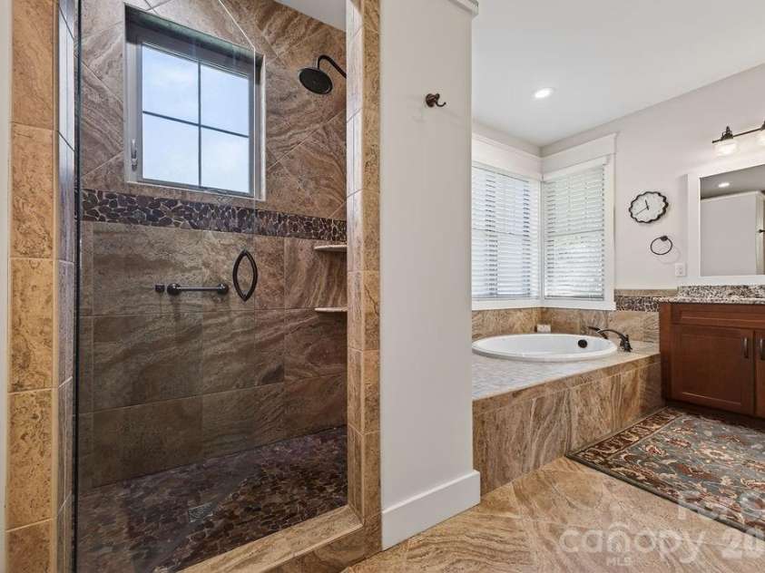 67 Little Sunset Court, Hendersonville, NC 28739.  MLS# CAR4371950, YatesRealty ID 14030. 