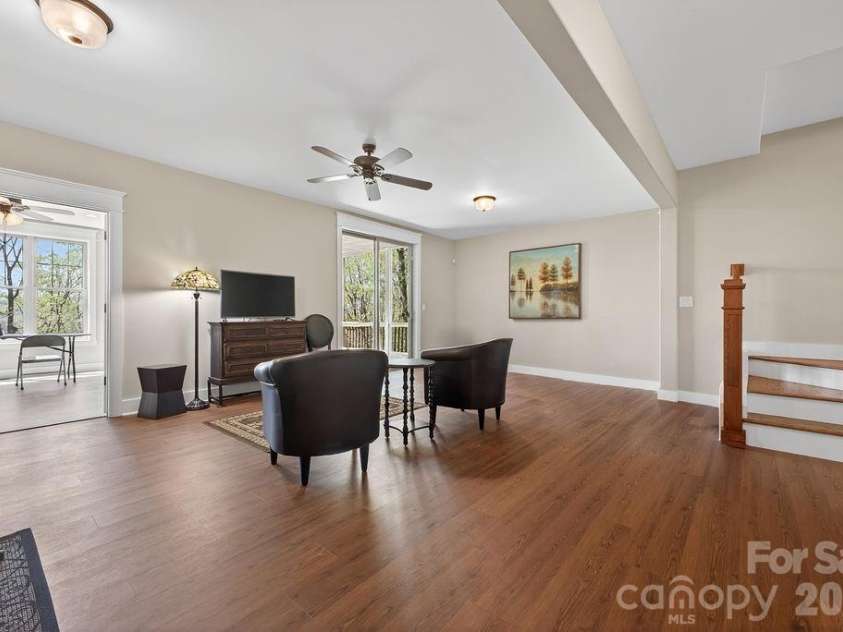 67 Little Sunset Court, Hendersonville, NC 28739.  MLS# CAR4371950, YatesRealty ID 14030. 