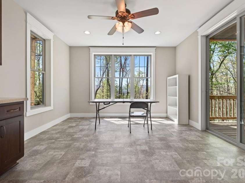 67 Little Sunset Court, Hendersonville, NC 28739.  MLS# CAR4371950, YatesRealty ID 14030. 