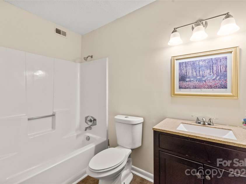 1606 Eagles Place, Rock Hill, SC 29732.  MLS# CAR4234137, YatesRealty ID 14031. Bathroom 1