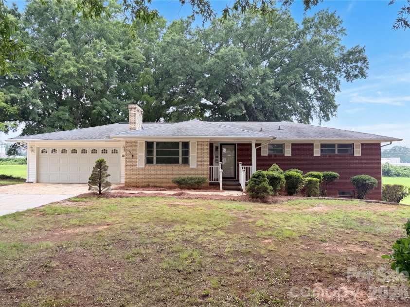 1580 Cloaninger Avenue, Statesville, NC 28625.  MLS# CAR4392487, YatesRealty ID 14032. 