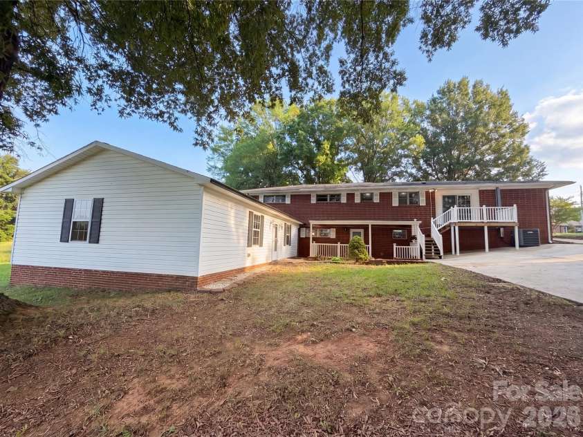 1580 Cloaninger Avenue, Statesville, NC 28625.  MLS# CAR4392487, YatesRealty ID 14032. 