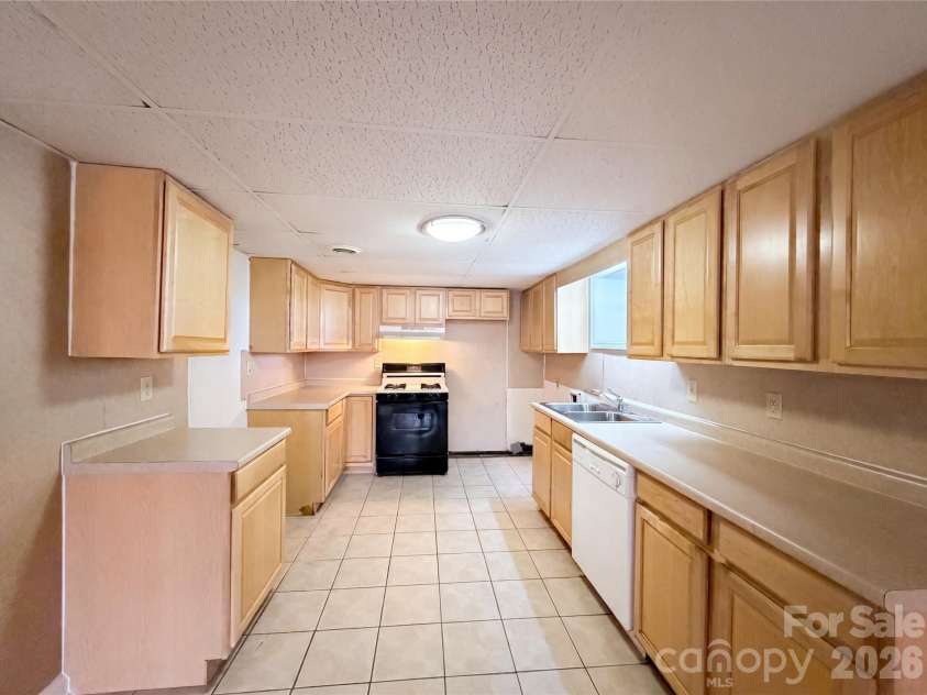 1580 Cloaninger Avenue, Statesville, NC 28625.  MLS# CAR4392487, YatesRealty ID 14032. 
