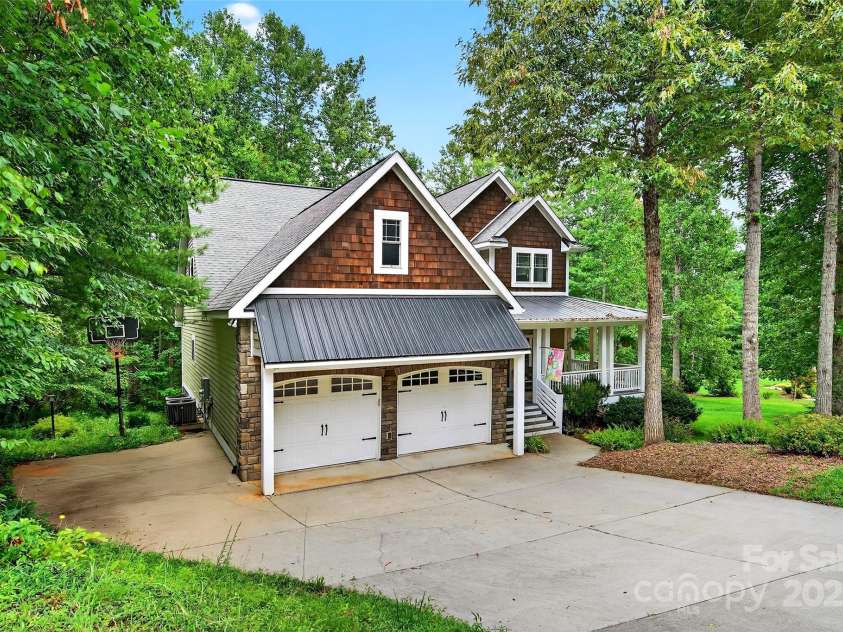 53 Sovereign Lane, Fairview, NC 28730.  MLS# CAR4213387, YatesRealty ID 14032. 2 car garage and multiple car driveway