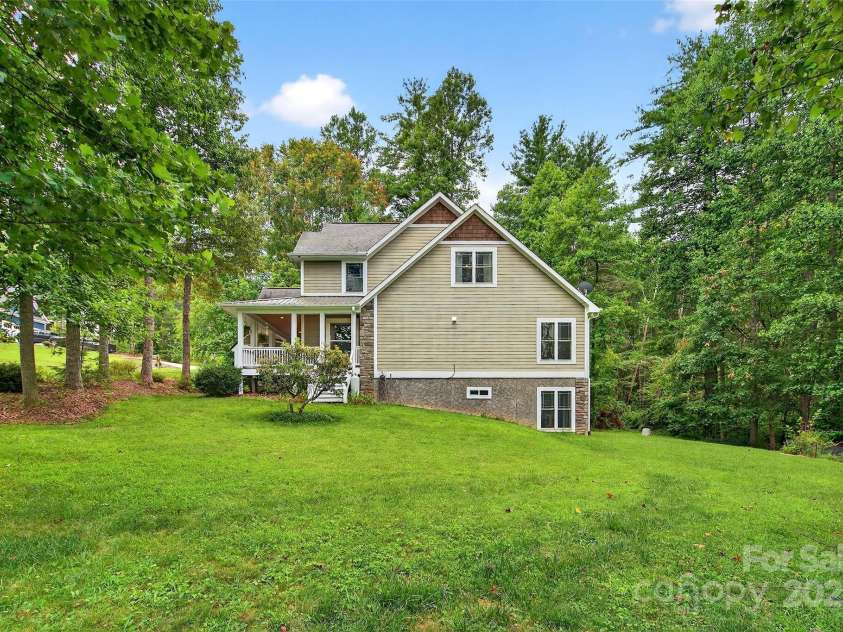 53 Sovereign Lane, Fairview, NC 28730.  MLS# CAR4213387, YatesRealty ID 14032. 