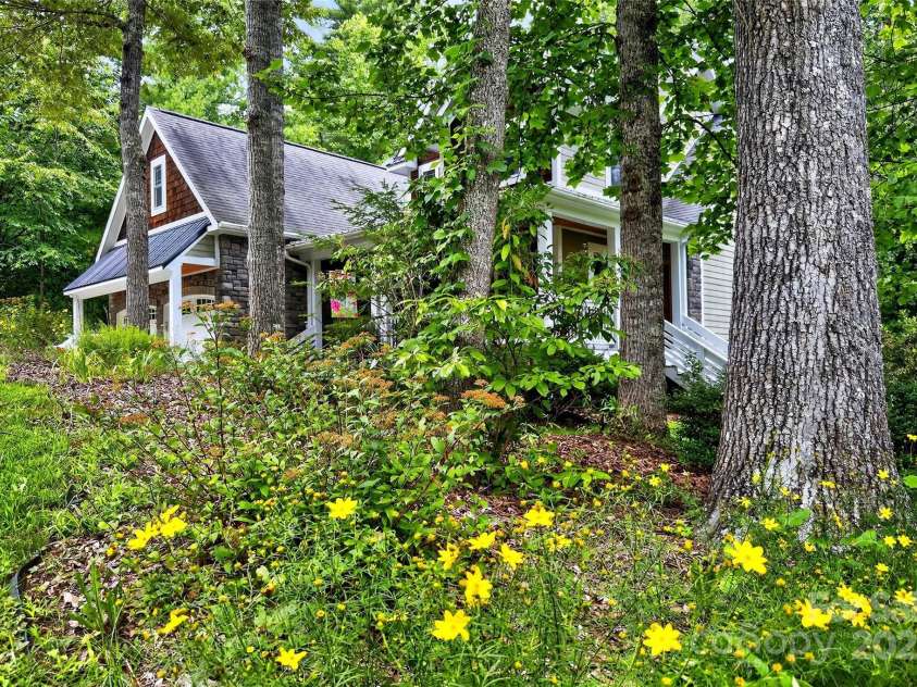 53 Sovereign Lane, Fairview, NC 28730.  MLS# CAR4213387, YatesRealty ID 14032. 