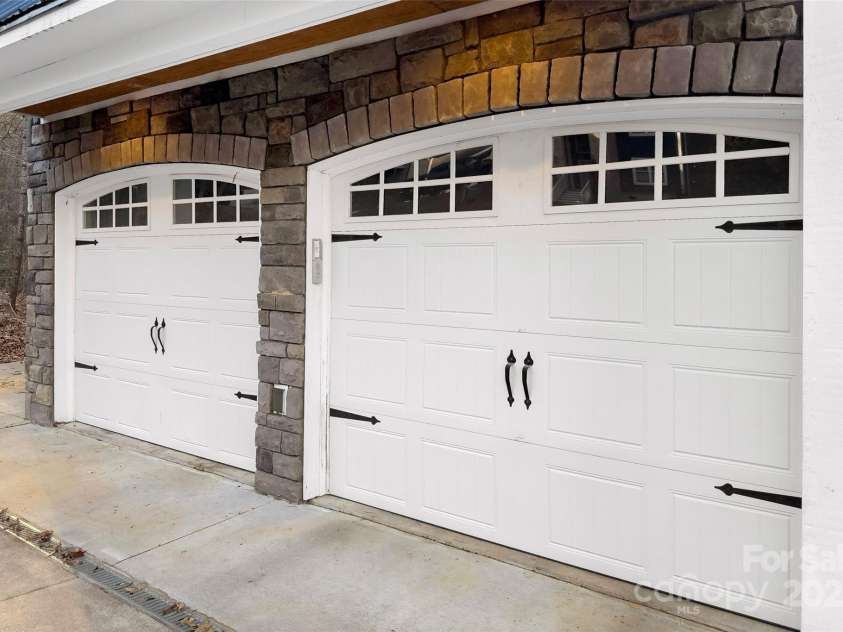 53 Sovereign Lane, Fairview, NC 28730.  MLS# CAR4213387, YatesRealty ID 14032. 