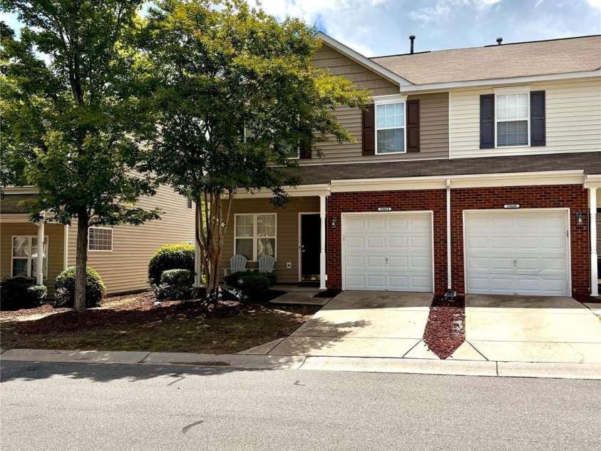13612 Singleleaf Lane, Charlotte, NC 28278.  MLS# CAR4257582, YatesRealty ID 14033. 