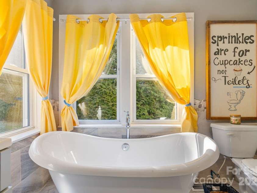 12892 US 23 Highway, Mars Hill, NC 28754.  MLS# CAR4229377, YatesRealty ID 14034. Bathroom