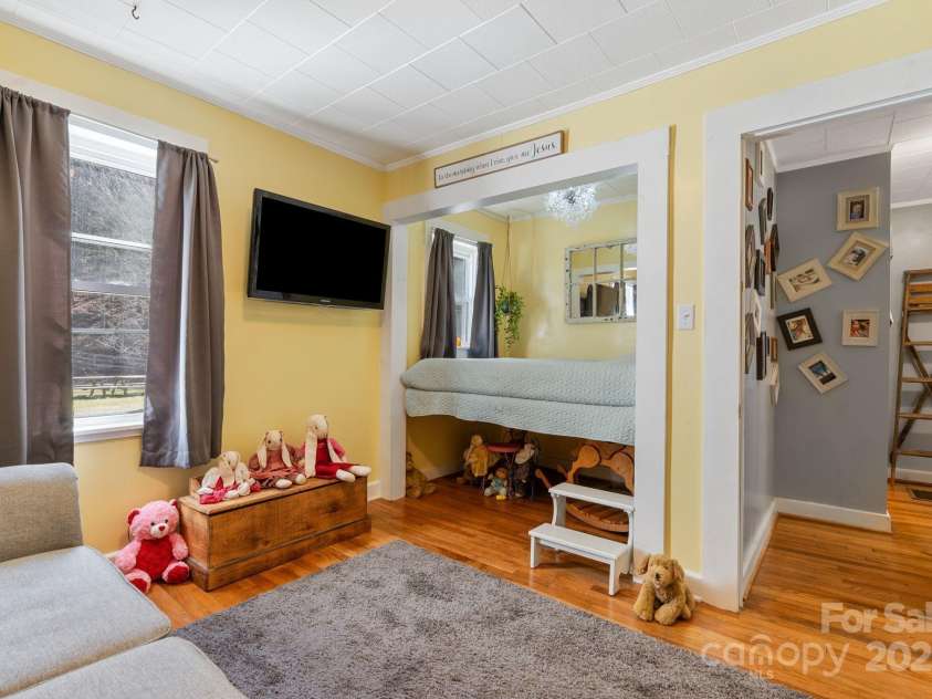 12892 US 23 Highway, Mars Hill, NC 28754.  MLS# CAR4229377, YatesRealty ID 14034. Bedroom