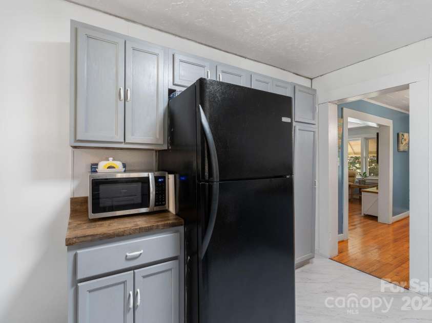 12892 US 23 Highway, Mars Hill, NC 28754.  MLS# CAR4229377, YatesRealty ID 14034. Kitchen