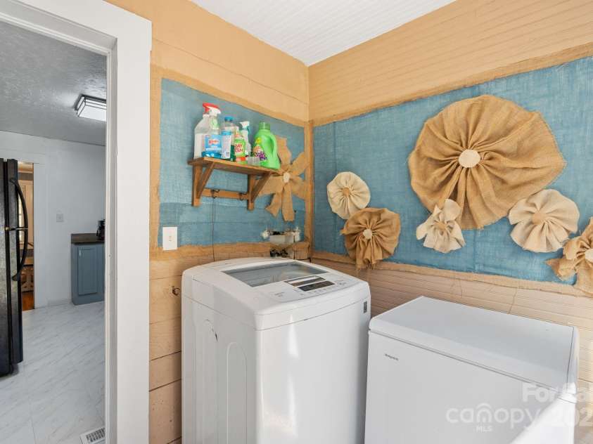 12892 US 23 Highway, Mars Hill, NC 28754.  MLS# CAR4229377, YatesRealty ID 14034. Laundry