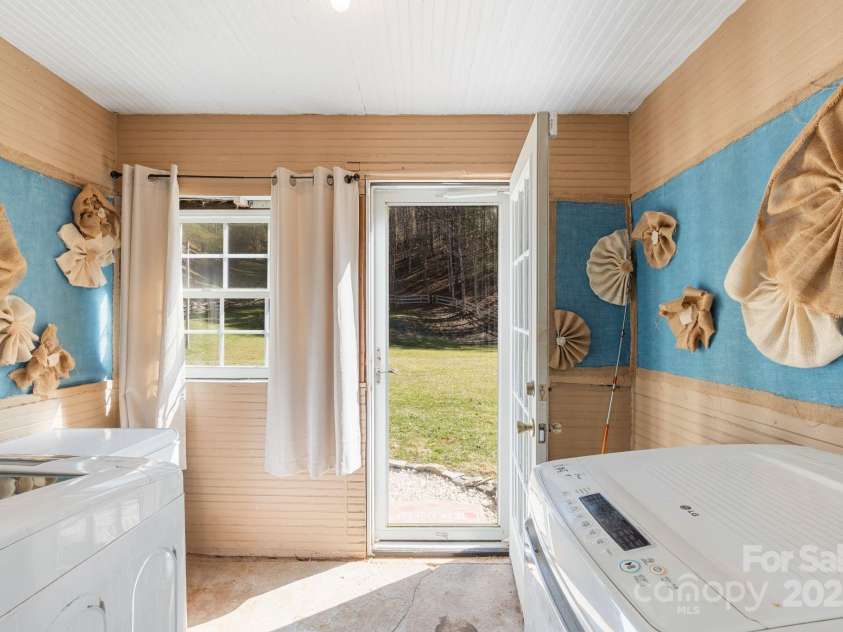 12892 US 23 Highway, Mars Hill, NC 28754.  MLS# CAR4229377, YatesRealty ID 14034. Laundry