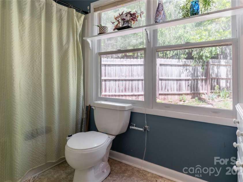 100 Park Ridge Avenue, Swannanoa, NC 28778.  MLS# CAR4253460, YatesRealty ID 14037. 2nd Bath