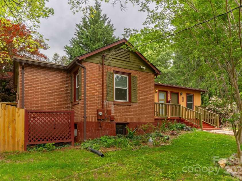 100 Park Ridge Avenue, Swannanoa, NC 28778.  MLS# CAR4253460, YatesRealty ID 14037. 
