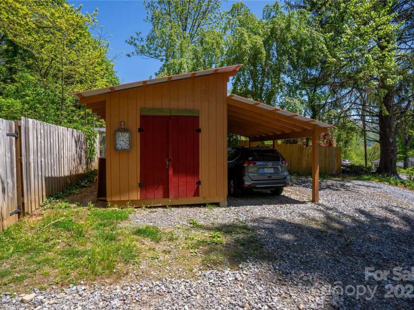 100 Park Ridge Avenue, Swannanoa, NC 28778.  MLS# CAR4253460, YatesRealty ID 14037. 